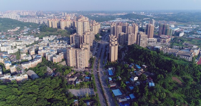 聚焦一主两翼乘势超常跨越中共贡井区第十二次代表大会报告解读