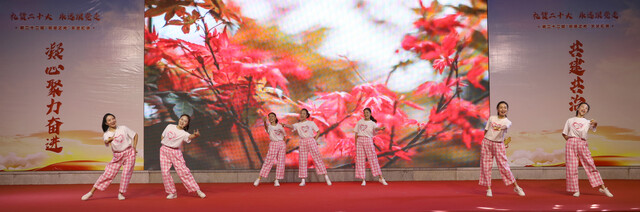 音乐快板《张三孃逛贡井》
