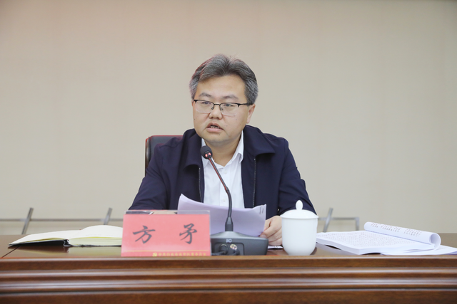 区委副书记、区政府区长方矛代表区政府班子作2022年度工作情况报告
