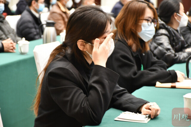 报告感动现场听众。