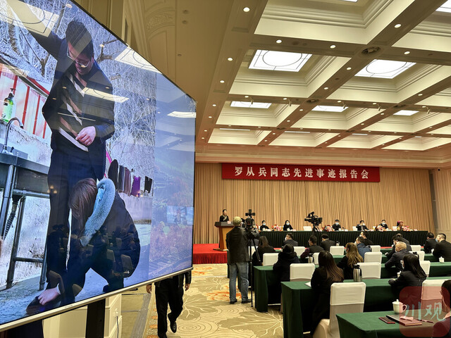 罗从兵的妻子、咯尔乡中心校教师王志静讲述中。