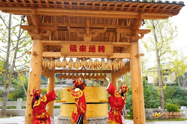 游客体验福文化1.jpg