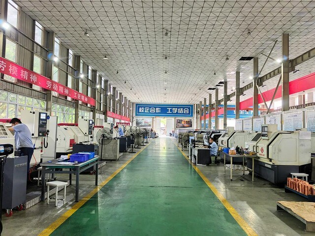 四川工程职业技术大学“校中厂”——数控技术工程训练中心.jpg