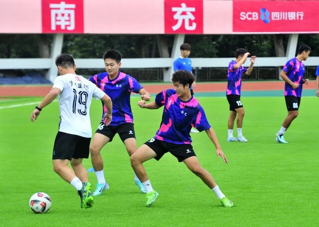 南充队在主场进行训练即将迎战成都队.jpg
