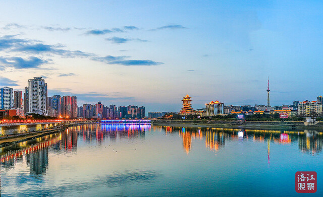 蒲滔  摄   +绵阳城市灯光秀.jpg