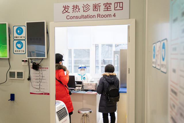 四川大学华西医院发热门诊。医院供图。  