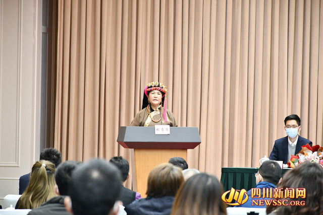 阿坝州金川县马奈镇马奈村党支部书记张国珍分享与罗从兵共事的点点滴滴，情到深处忍不住留下眼泪。