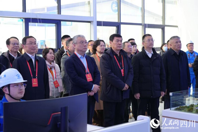 视察现场。人民网记者  李平摄