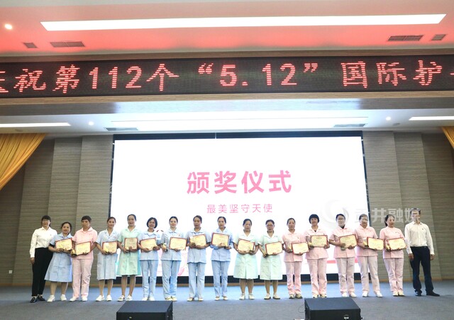最美坚守天使.JPG