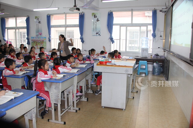 党员教师张春燕示范课.JPG