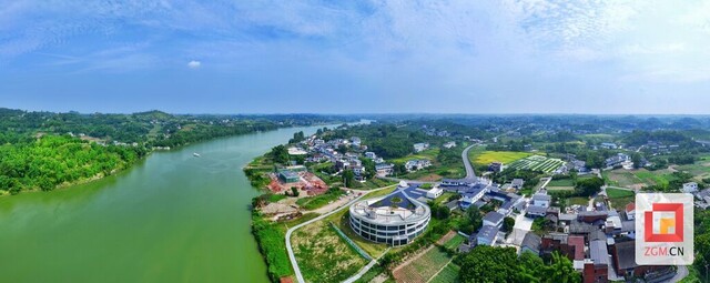 3、如今的花园村美不胜收，已成为沱江沿岸上的“真花园”。图为无人机拍摄的全景图片。（自贡融媒记者 芶思摄）.jpg