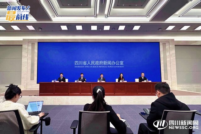 新闻发布会现场.jpg