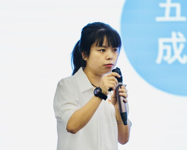 区委党校朱振茂《旗帜指引方向 核心引领未来》