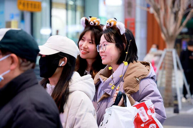 玉林东路吸引无数年轻人打卡（武侯区委宣传部供图）_副本.jpg
