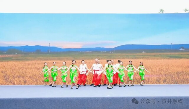 ▲筱溪街道《在希望的田野上》