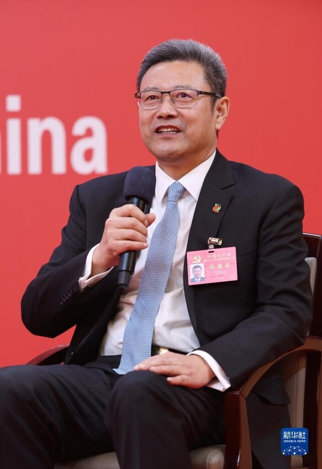 这是国家电力投资集团有限公司董事长、党组书记钱智民在回答记者提问。新华社记者 陈建力 摄