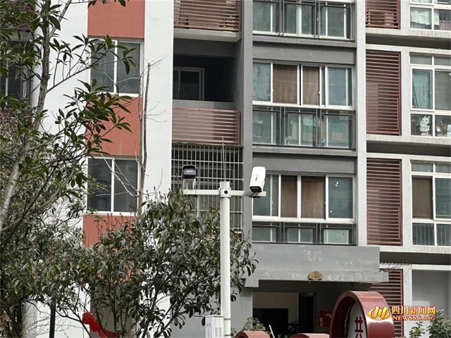 新峰社区内的高空抛物摄像头_副本.jpg