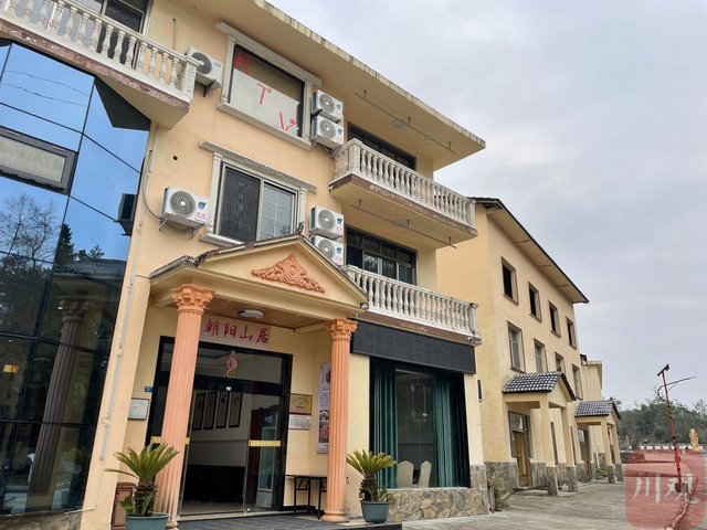泸州人夏延槐在朝阳村租下民宿自主经营。