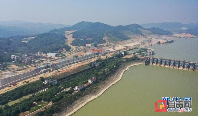 俯瞰正在建设的西津水利枢纽二线船闸工程。