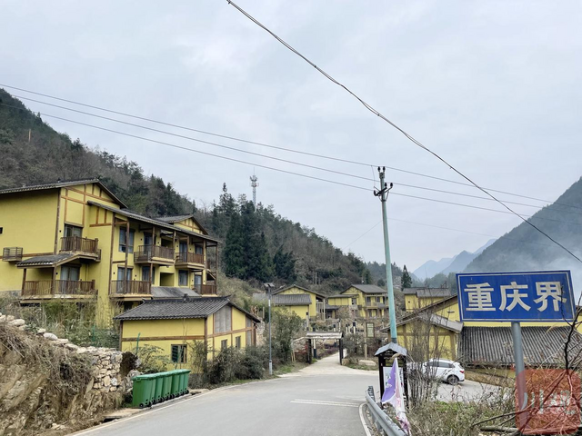 背靠巴山大峡谷景区，大进镇杨柳村在省界附近发展民宿。