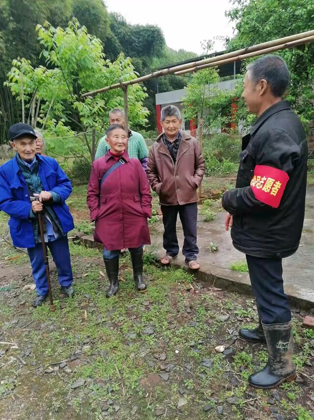 区工商联持续到联系村（社区）开展疫情防控等工作