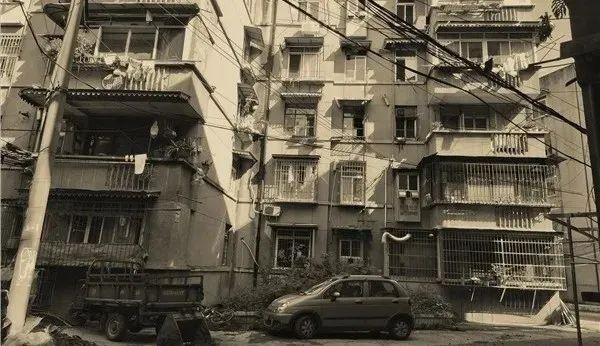 改造前的房屋（社区供图）.jpg