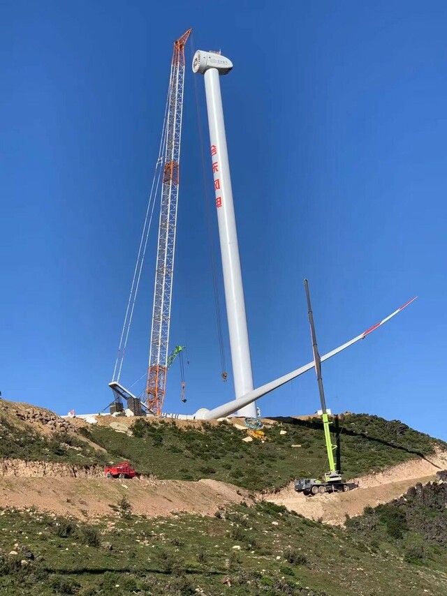 风电叶片安装。会东融媒体中心供图。