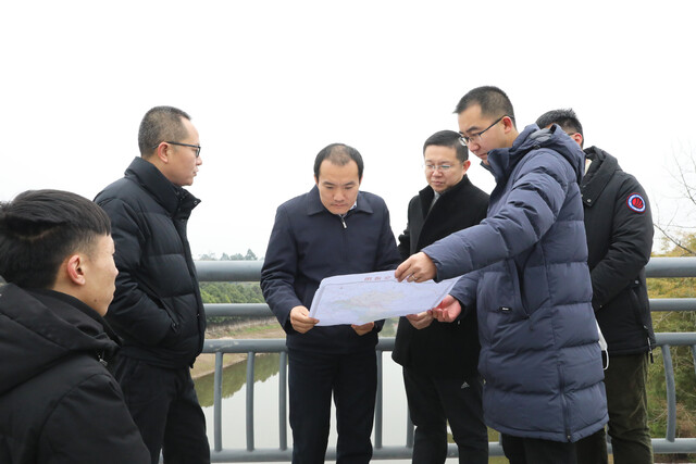 在桥头镇团结桥督导交通安全工作