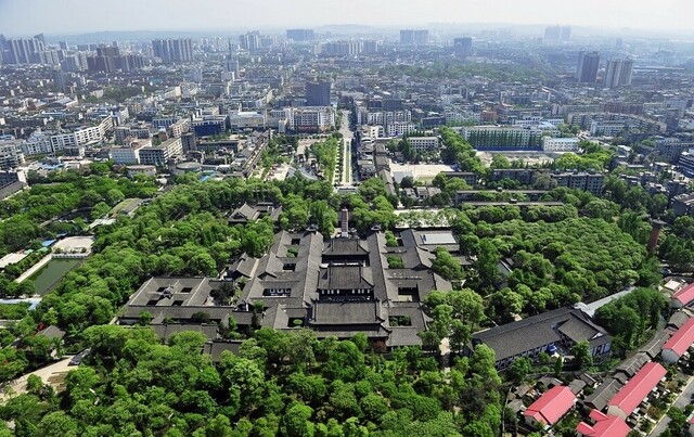 鸟瞰成都，绿满天府。  谭曦 摄设为缩略图