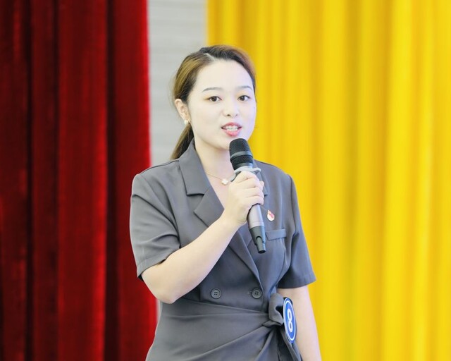 区委党校龙小娟《迈步新征程  谱写新篇章》
