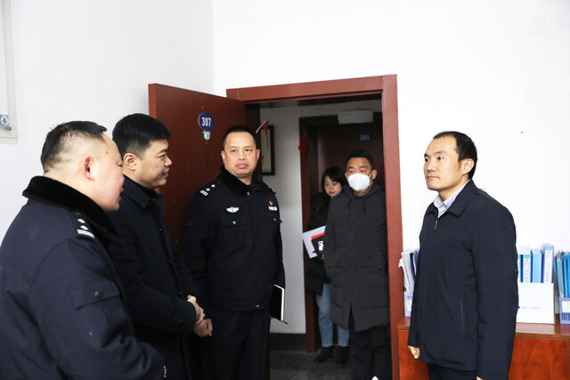 在筱溪街派出所督导春节安保工作