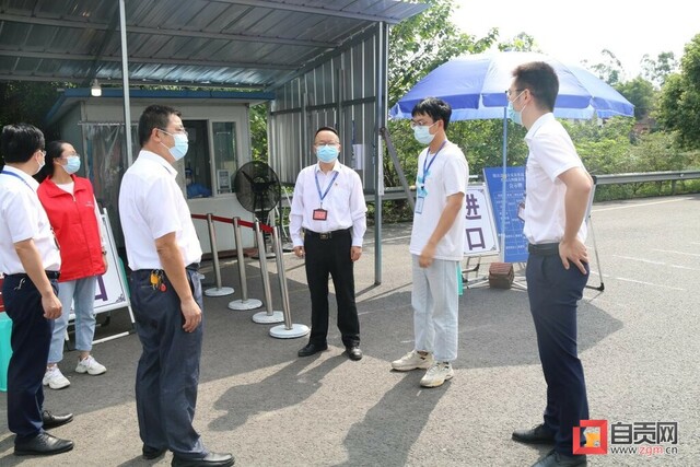 贡井区纪委第二片区督导组到桥头镇高速公路出口监督疫情防控情况