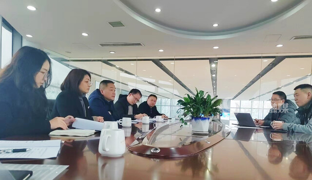 2月20日市商务局总经济师陈斌莅临，会同贡井区有关部门指导新业公司二手车出口业务申报材料准备工作