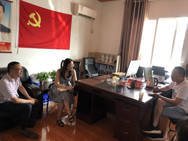 区纪委监委工作人员对排查工作开展情况进行抽查.png