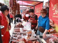 【新春走基层】贡井区第四届“贡知味”年货节热闹开市！“筱溪之光”文艺汇演活动让年味更浓~