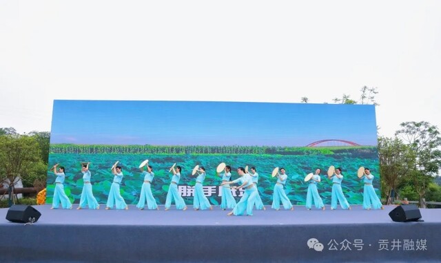 ▲五宝镇《红土地的花生》
