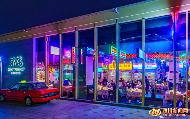 周围餐饮店门庭若市.png