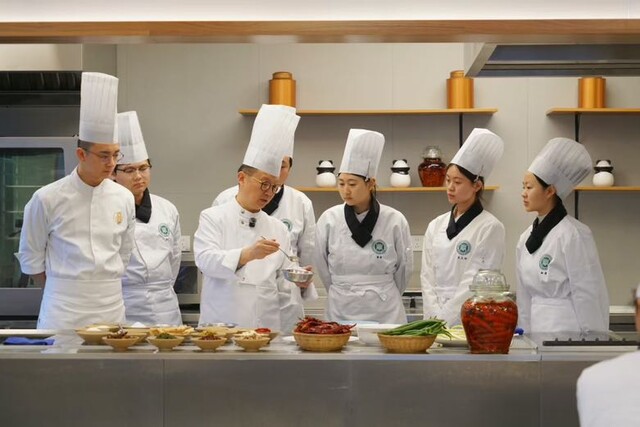 350FE720-EEBE-474A-819A-5FEA80E6F101